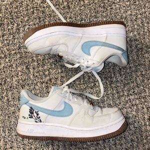 Nike Air Force 1 Women’s US 5 light blue floral pattern good used condition